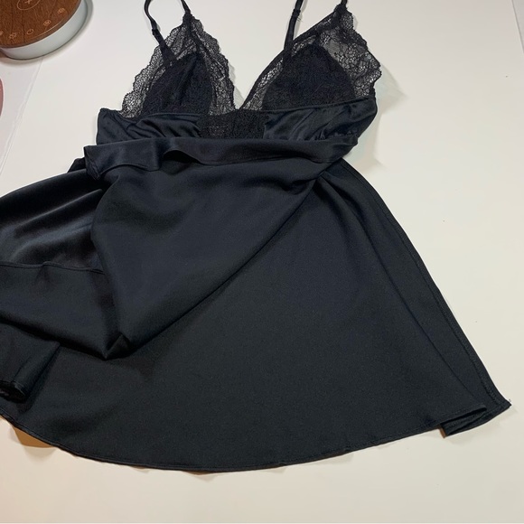 XS Victoria’s Secret black satin and lace camisole w side slits - Picture 5 of 11